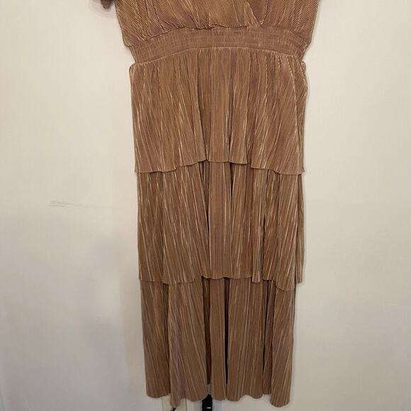 Skies Are Blue Champagne Short Sleeve Tiered Flowy MIDI Dress Size Medium - Picture 4 of 15